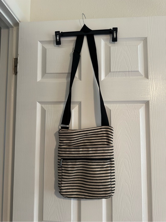 thirty-one Handbags - Thirty-one canvas crossbody bag.